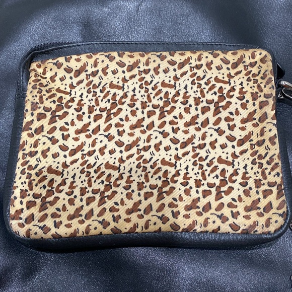 ILI New York Black Leather Drawstring Tote - Picture 16 of 16